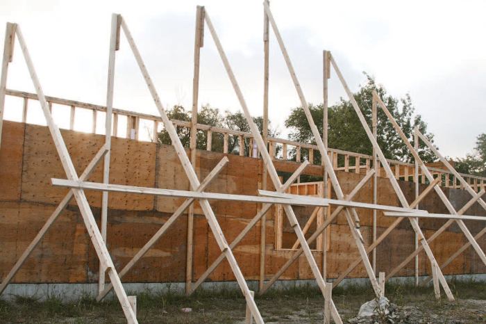 Bracing temporary pole building buildings construction mishaps trusses frame some avoid under there experienced resulting winds localized weekend above area